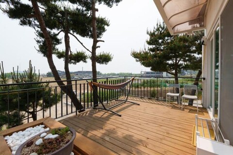 Seokmodo Sea World Pension