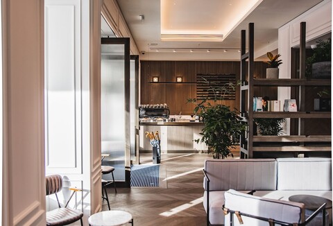 페이지8, 페이지 호텔스