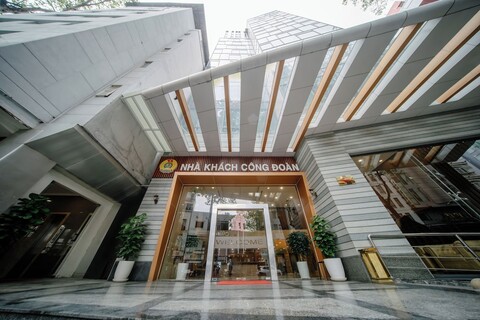 NHA KHACH 통 리엔 도안