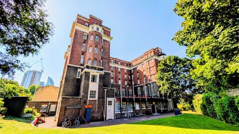 레스트 업 런던 - 호스텔