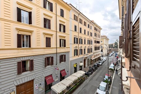 앳 홈 가에타 게스트 하우스