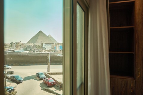 뉴 골드스 피라미드 호텔