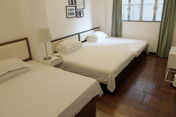 room detail thumbnail 2
