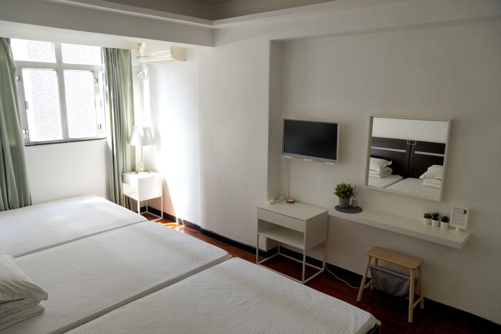 room detail thumbnail 2