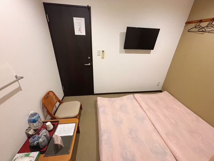 room detail thumbnail 1