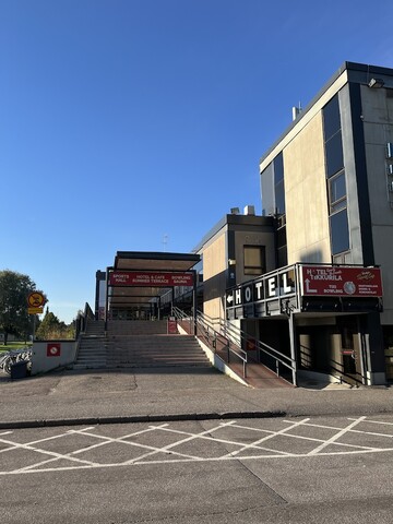 호텔리 티쿠릴라