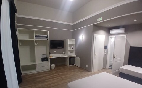 디모라 네아폴리스