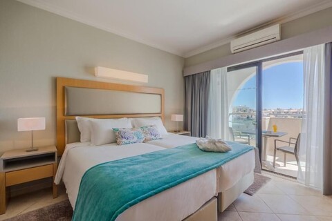 더 내비게이터 - 솔라콰