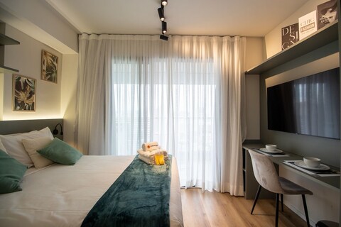 현대적인 스튜디오, 알리안츠 파르케 근처, SP-P1610A