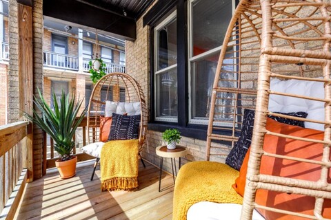 TOP Rated - PRIME Location - Free Parking - CLEAN