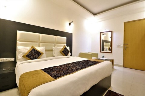 패스웨이 KDSON, 공항에서