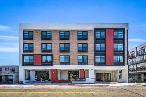 La Quinta Inn & Suites by Wyndham San Jose Apt-Dow