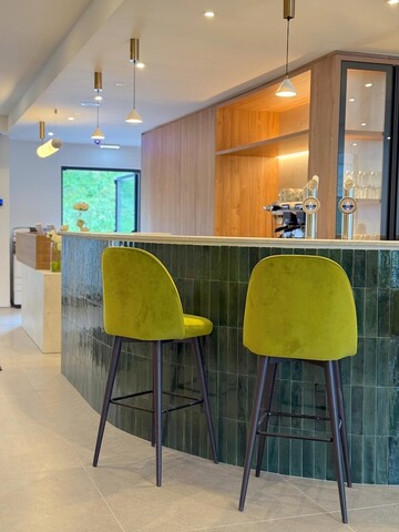 레이크 앤 모어 스위트 호텔