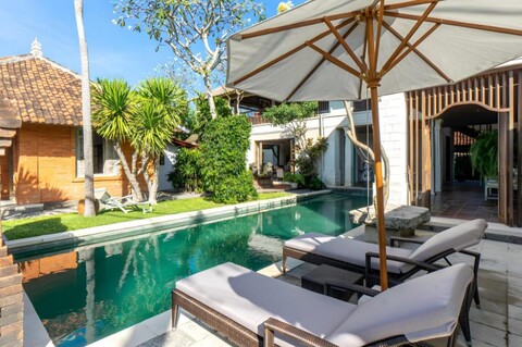 앙사 빌라 사누르 매니지드 바이 나쿨라