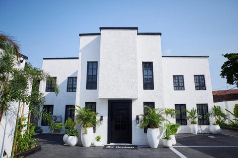 THE HENDON HOUSE