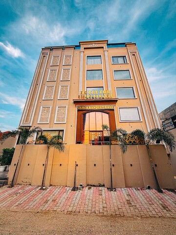 호텔 더 라이징 바나라스