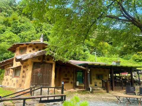 충주 월악산황토마을 산밑그루