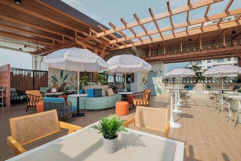 니콜스 에어포트 호텔