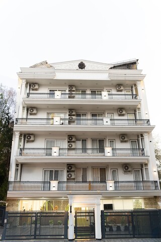 알라야 스테이즈 미야비 이그제큐티브 스위트, 우아한 1-BHK 스위트, 공용 수영장, 체육관 및 레스토랑 포함