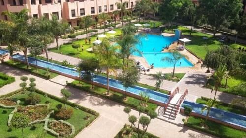 Chez Mams Guest House - Private Rooms in a Resort-Style Apartment Complex