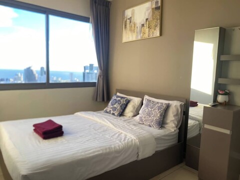 씨 뷰 하이 플로어 2 베드룸, 훌륭한 위치