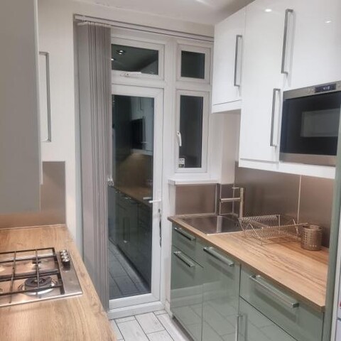 Spacious Private Room in Vibrant South London