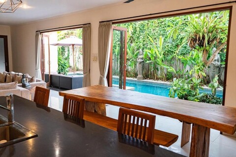 Villa Tepi Sungai