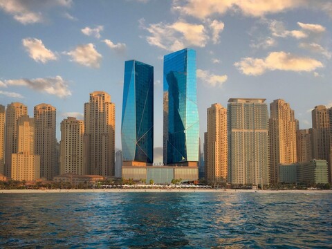 릭소스 프리미엄 두바이  존즈버러 공항