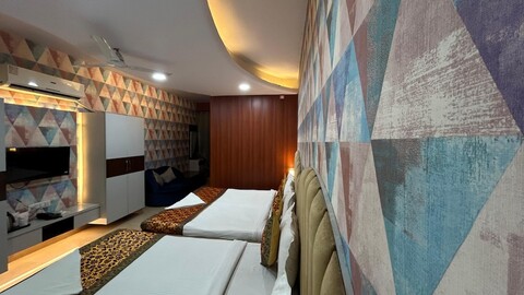 호텔 사후, 카시 비슈와나트 사원 게이트 근처