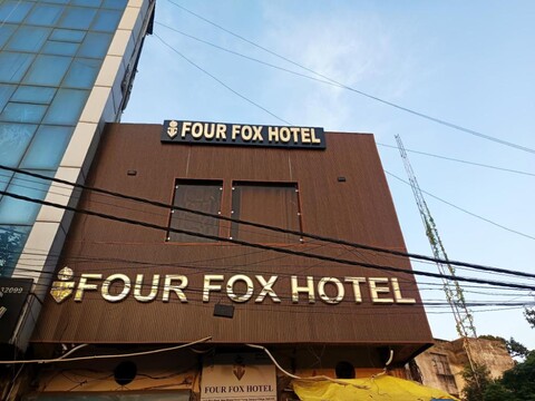 FOUR FOX HOTEL - NEAR ANAND VIHAR TERMINAL