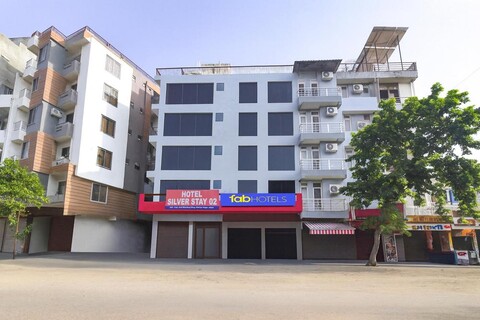 FabHotel Silver Stay 02