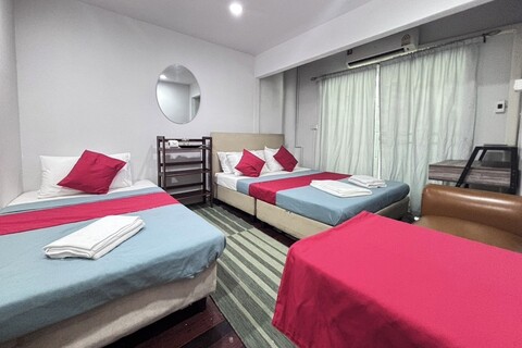 선샤이니-B&B 호스텔, 푼나위티 BTS 역 근처