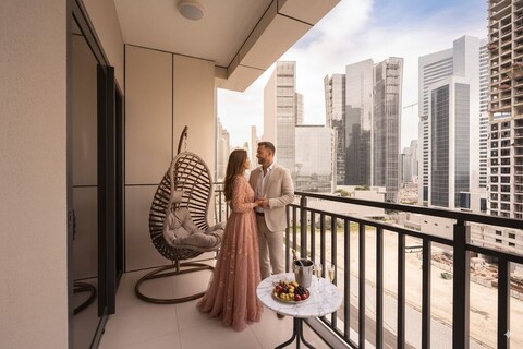 비즈니스 베이의 시크한 1BR 피난처