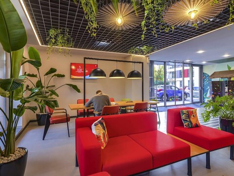 이비스 부카레스트 폴리테니카