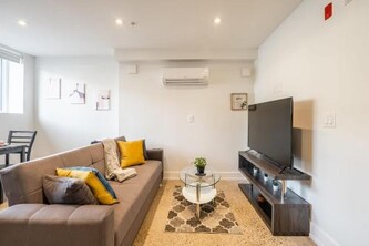 Westend Suites - Modern 1BR Apartment - 8min walk to High Park