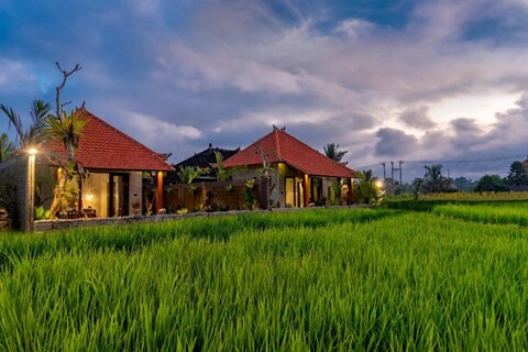 실롱 빌라 우붓, 테갈랄랑