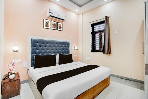 Collection O Shalimar Bagh Metro Station Formerly Devisa Residency