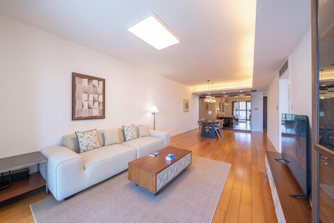 타임스 엘레강트 2베드룸 1욕실 아파트, 몰까지 도보 거리