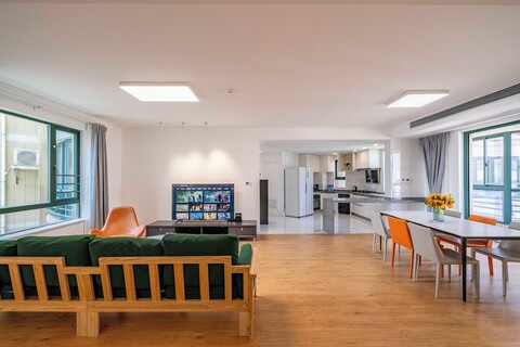 타임스 넓은 4베드룸 2욕실 아파트 쉬자후이