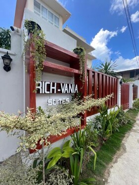 RICH-VANIA SUITES