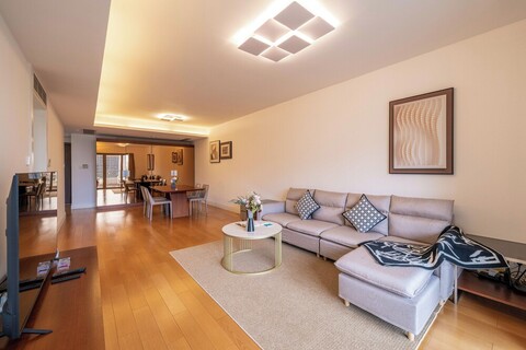 타임스 패밀리 2베드룸 1욕실 아파트먼트, 쉬자후이 센터