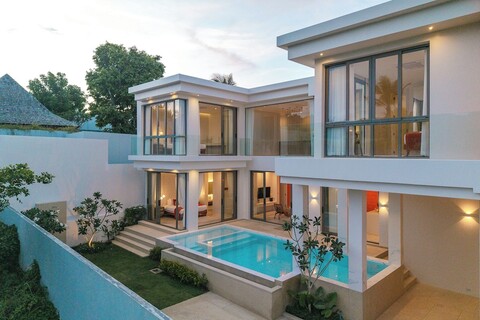 브랜드 뉴 톱 오브 더 레인지 스터닝 V185