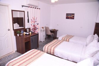 Z Pyramids Inn foreign only