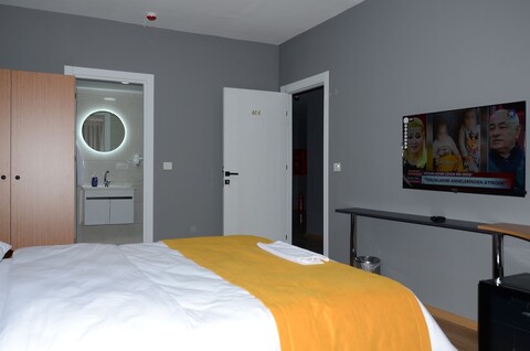 바이 카람 오텔