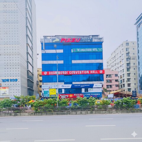 디한몬디의 더 앰배서더 호텔