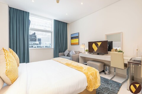 보그, 쿠르 자르딘, 두바이 몰 근처, 부르즈 칼리파