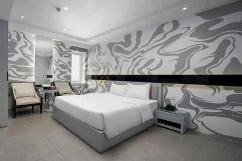 J 빌리지 호텔, 트리우 비엣 브엉