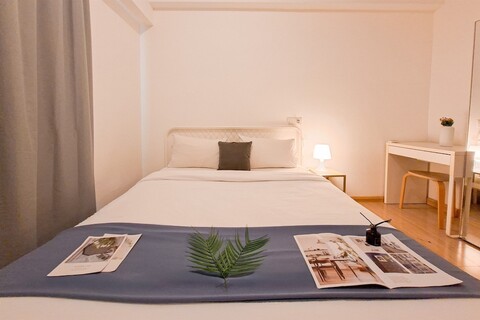 스카이 하우스 BSD 아파트먼트의 아늑하고 수영장 전망의 2베드룸