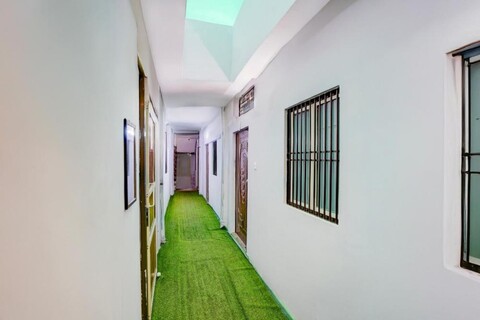 SPOT ON Stay In Banarasiya