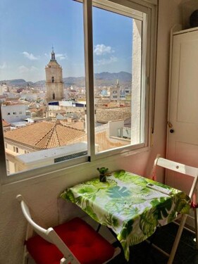 Good Energies Room in Málaga Center with Private Bathroom
